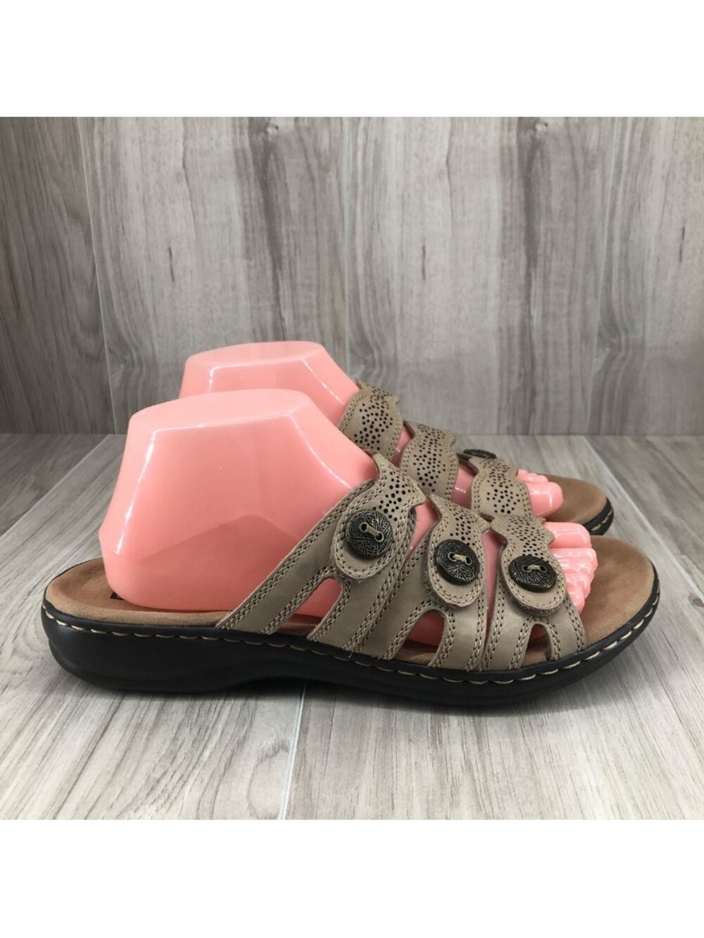 Clarks Sandals Womens 9M Leisa Tan Leather Slip On Slide Shoes